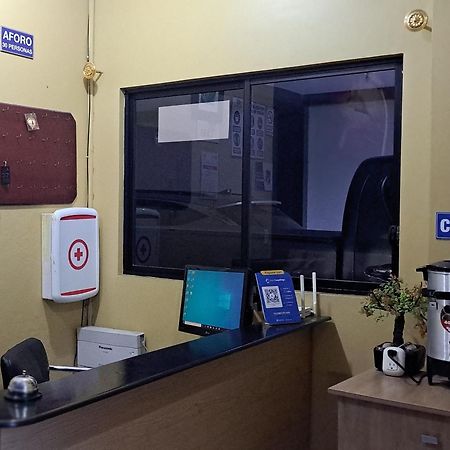 Hostal Los Lirios Loja Kültér fotó