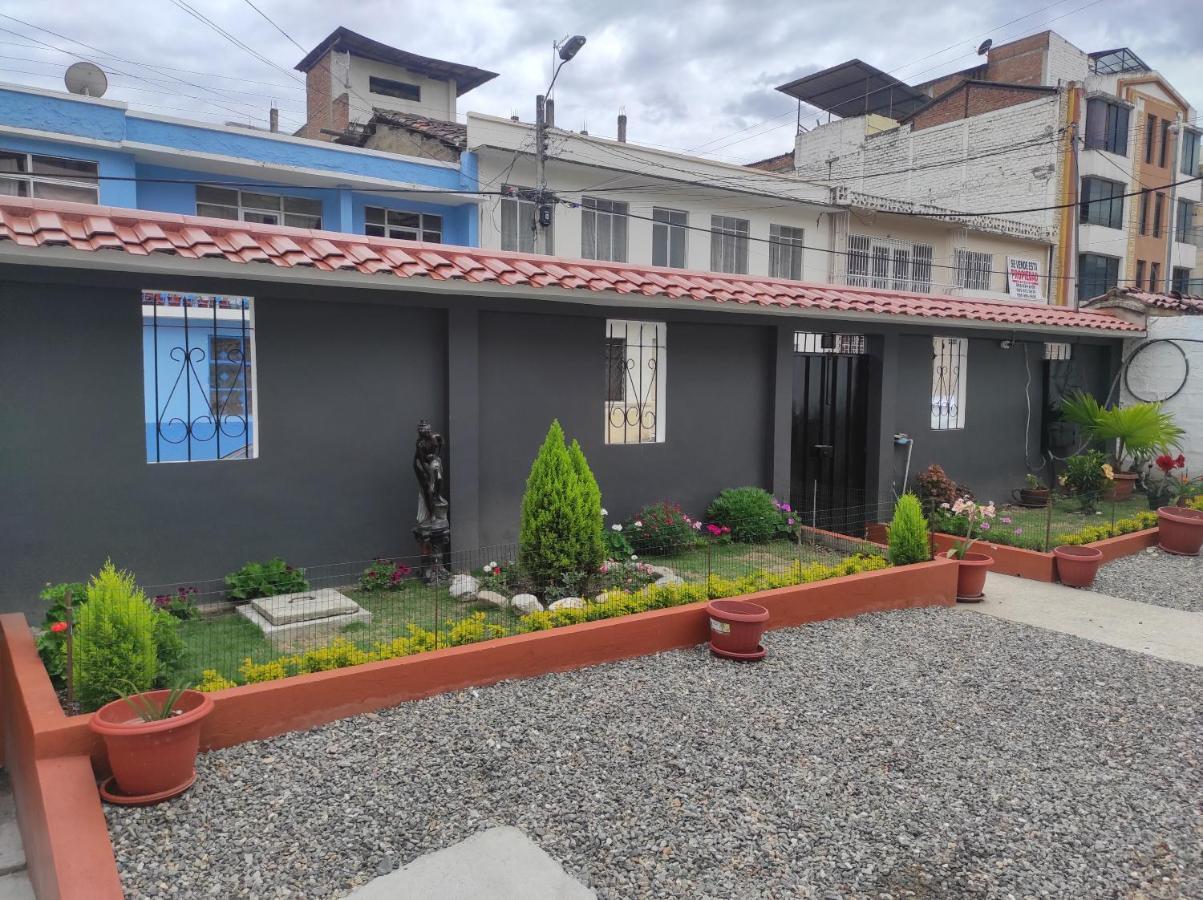 Hostal Los Lirios Loja Kültér fotó