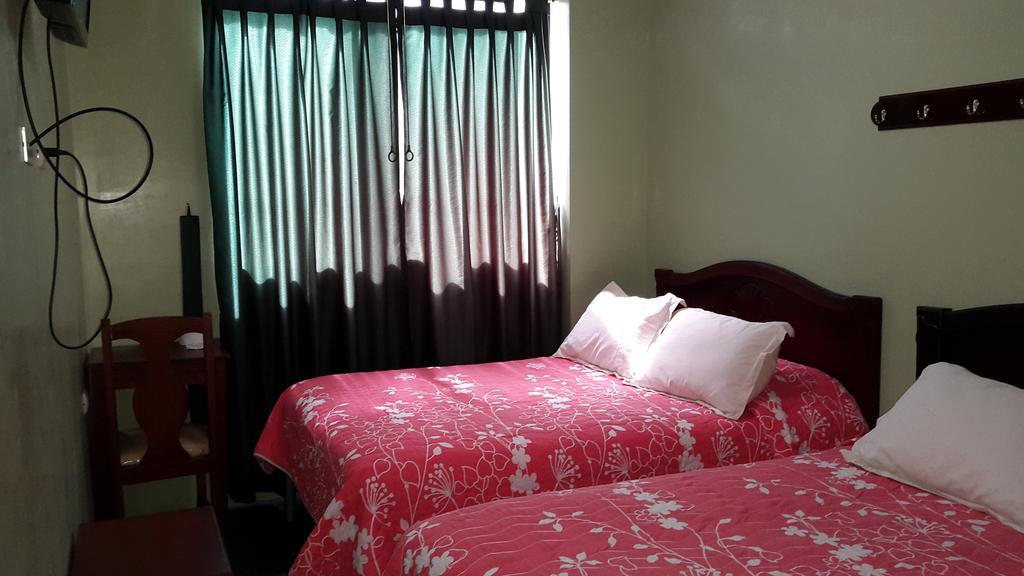 Hostal Los Lirios Loja Kültér fotó