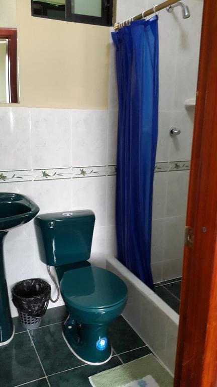 Hostal Los Lirios Loja Kültér fotó