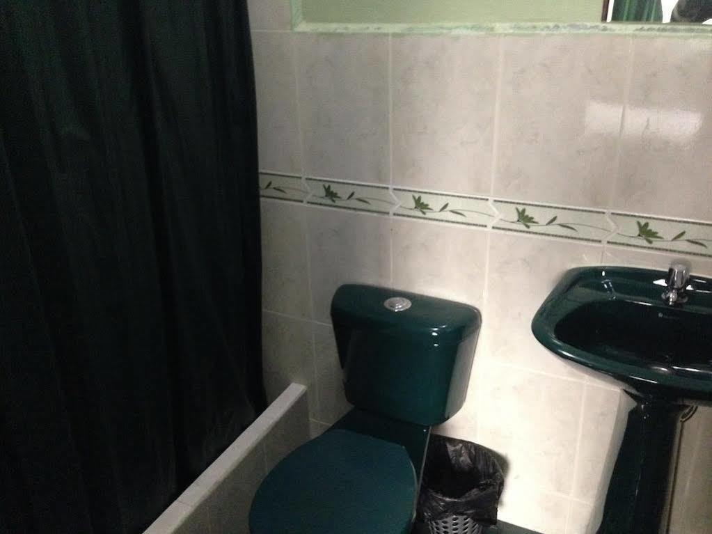 Hostal Los Lirios Loja Kültér fotó