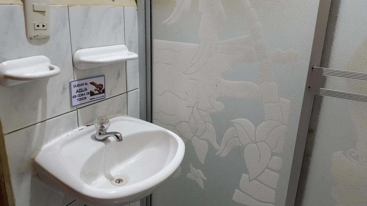 Hostal Los Lirios Loja Kültér fotó