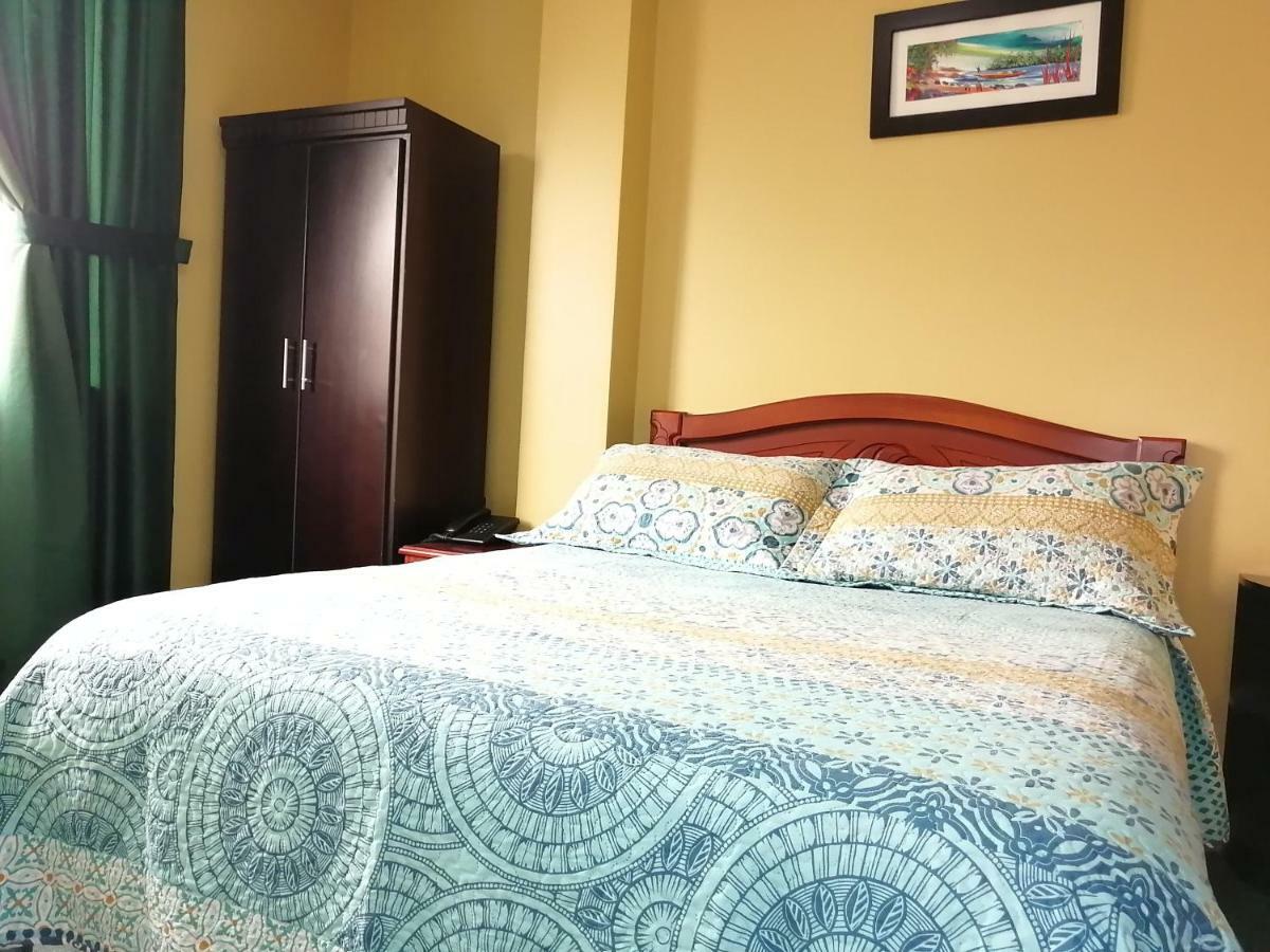 Hostal Los Lirios Loja Kültér fotó