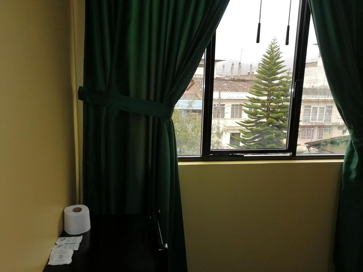 Hostal Los Lirios Loja Kültér fotó